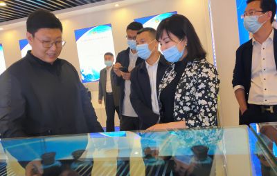 市政协副主席、市工商联主席唐世云到尊龙凯时走访调研