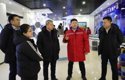 中国建设银行黑龙江省分行党委书记、行长王东一行到尊龙凯时走访调研